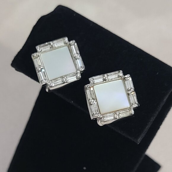 Striking Art Deco Inspired Screw Back Earrings - Picture 3 of 7